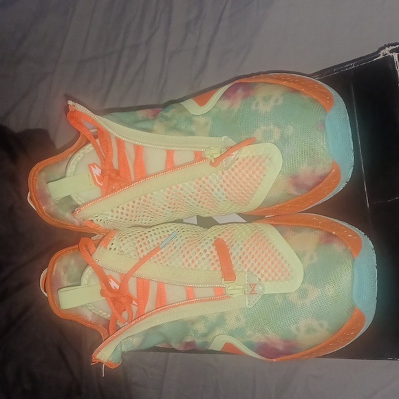 Nike - Picture 3 of 3